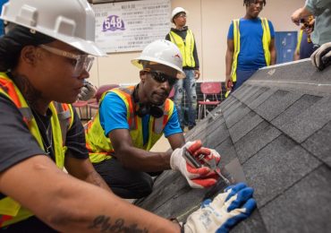 ‘The sky is the limit’: Solar program opens new opportunities for Chicago trainees