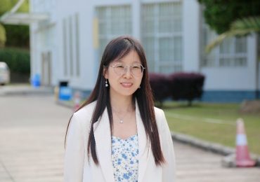 Caicai Zhang: Growth-mortality trade-off in tropical tree seedlings is determined by stem elongation and soil fertility.