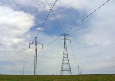 Illinois explores use of renewable energy credits to juice independent transmission projects