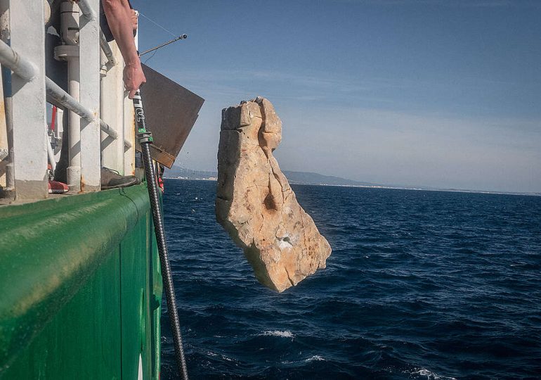 A Rock-Solid Stand for the Ocean: Greenpeace France Blocks Bottom Trawling