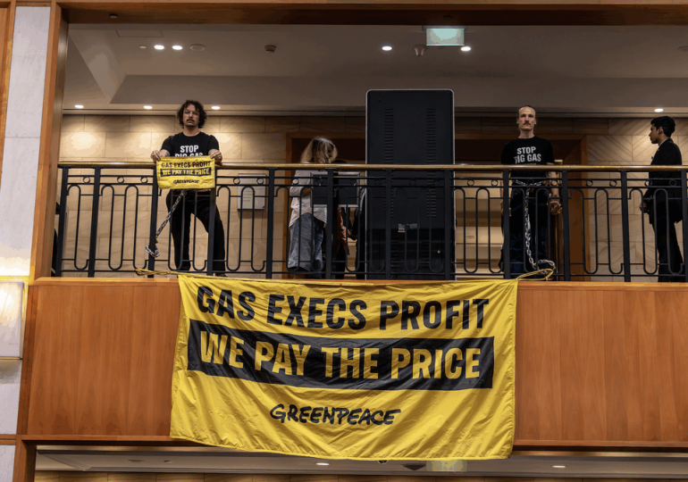 BREAKING: Greenpeace activists disrupt major gas conference in Sydney